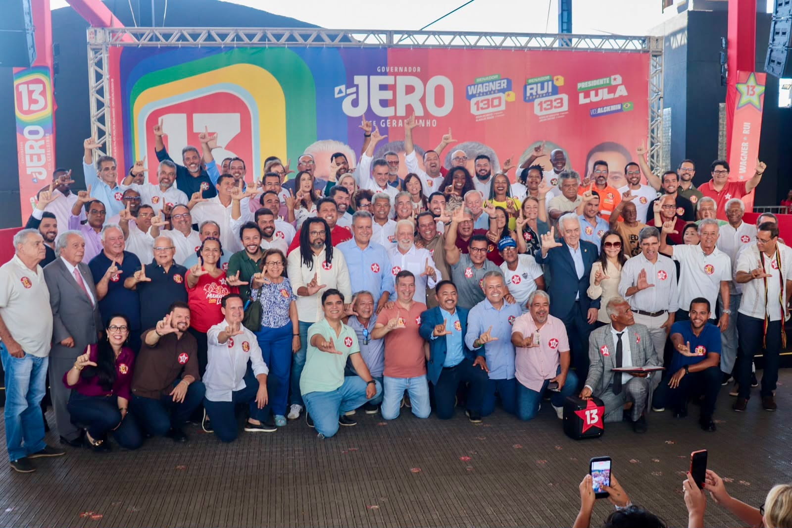 Jerônimo reúne 10 partidos na Bahia em apoio a Lula
