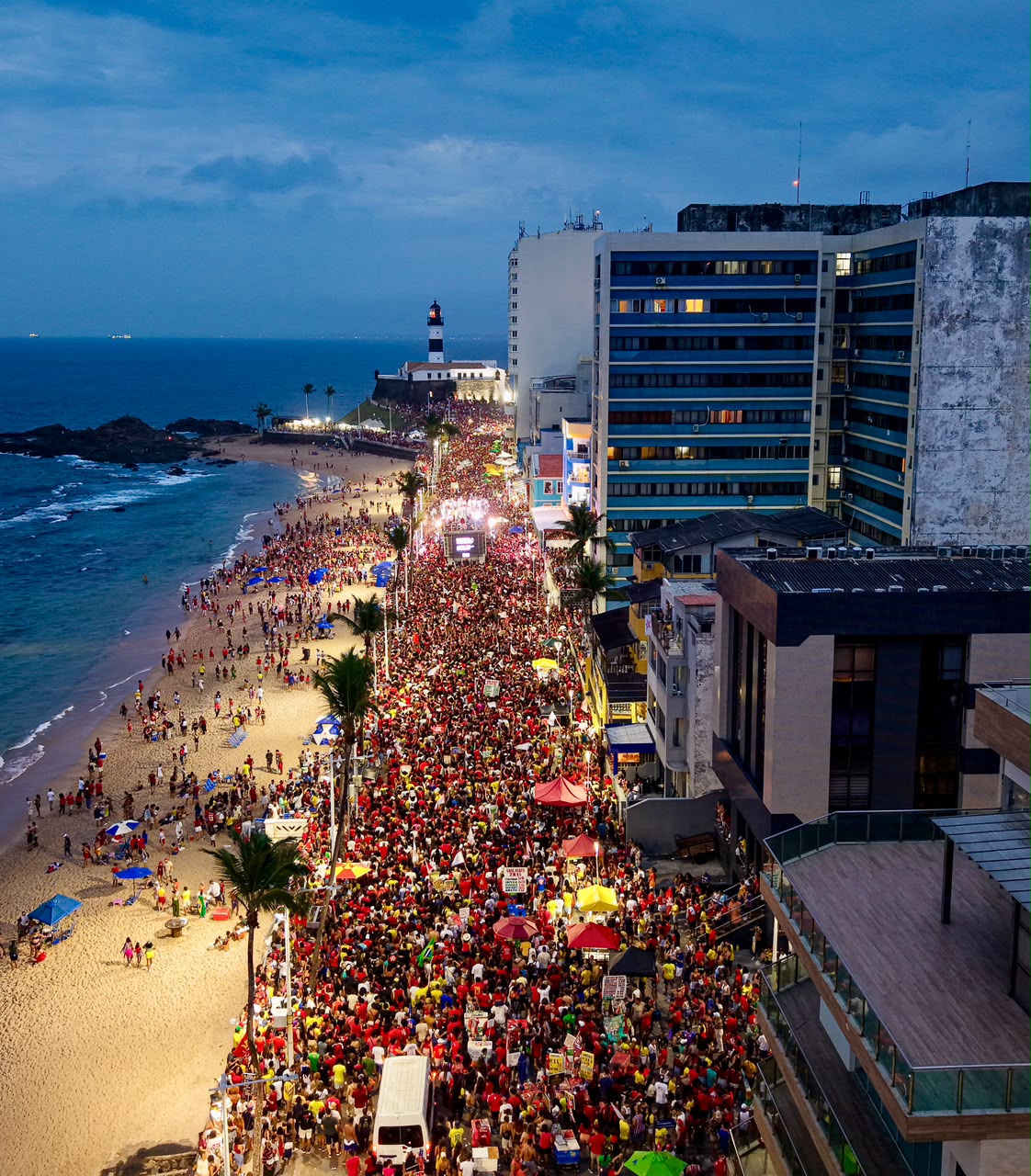 Ato pela Democracia em Salvador reúne 500 mil pessoas
