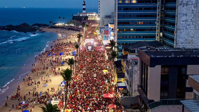 Ato pela Democracia em Salvador reúne 500 mil pessoas