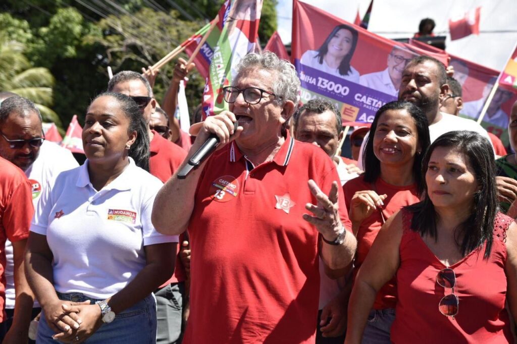IMG-20240818-WA0046-1024x682 ”Eles querem fazer política com o sofrimento das pessoas”, diz Caetano a feirantes em Monte Gordo