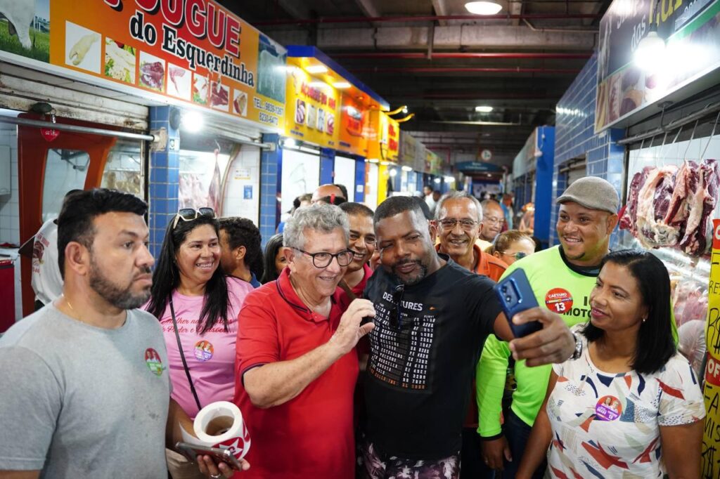 IMG-20240828-WA0046-1024x682 Em visita à Feira de Camaçari, Caetano é abraçado por feirantes