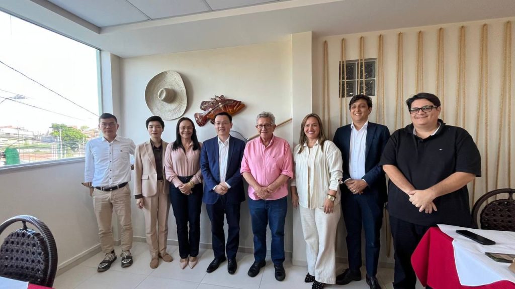 WhatsApp-Image-2025-06-18-at-17.08.46-1024x576 Em iniciativa pioneira e simbólica, Caetano almoça com CEO da BYD no “comércio” de Camaçari