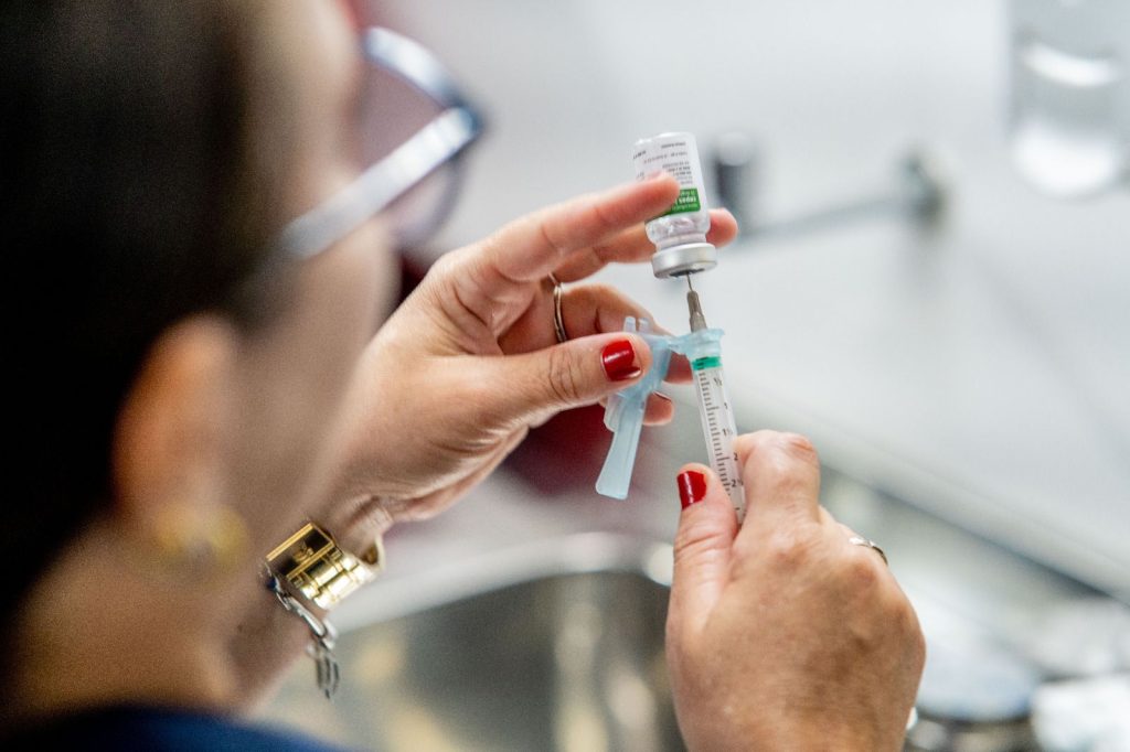 Imagem-do-WhatsApp-de-2025-07-31-as-20.45.09_0f623570-1024x682 Reestruturação e avanços marcam seis meses da Saúde em Camaçari