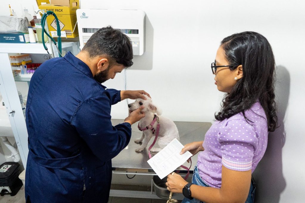 Imagem-do-WhatsApp-de-2025-07-31-as-20.45.10_114ed93f-1024x682 Reestruturação e avanços marcam seis meses da Saúde em Camaçari