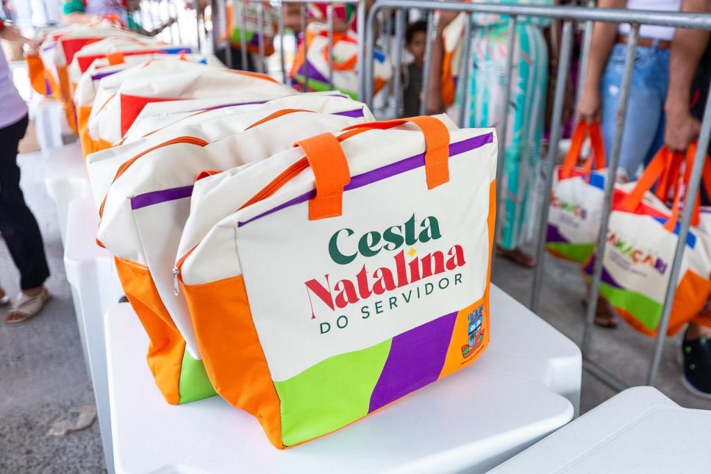 WhatsApp-Image-2025-12-23-at-16.51.03-1024x682 Após nove anos, Prefeitura retoma entrega da Cesta Natalina e beneficia 13 mil servidores