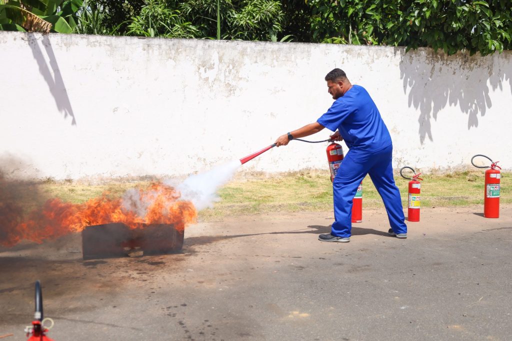 WhatsApp-Image-2026-03-21-at-17.23.53-1-1024x682 Segurança Hospitalar: Colaboradores da UPA Gleba A passam por Treinamento Intensivo de Combate a Incêndio