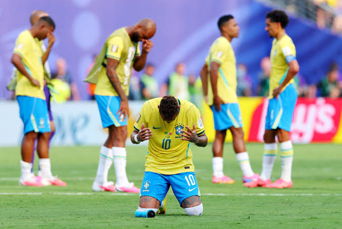Brasil se despede da Copa do Mundo após derrota nas quartas de final